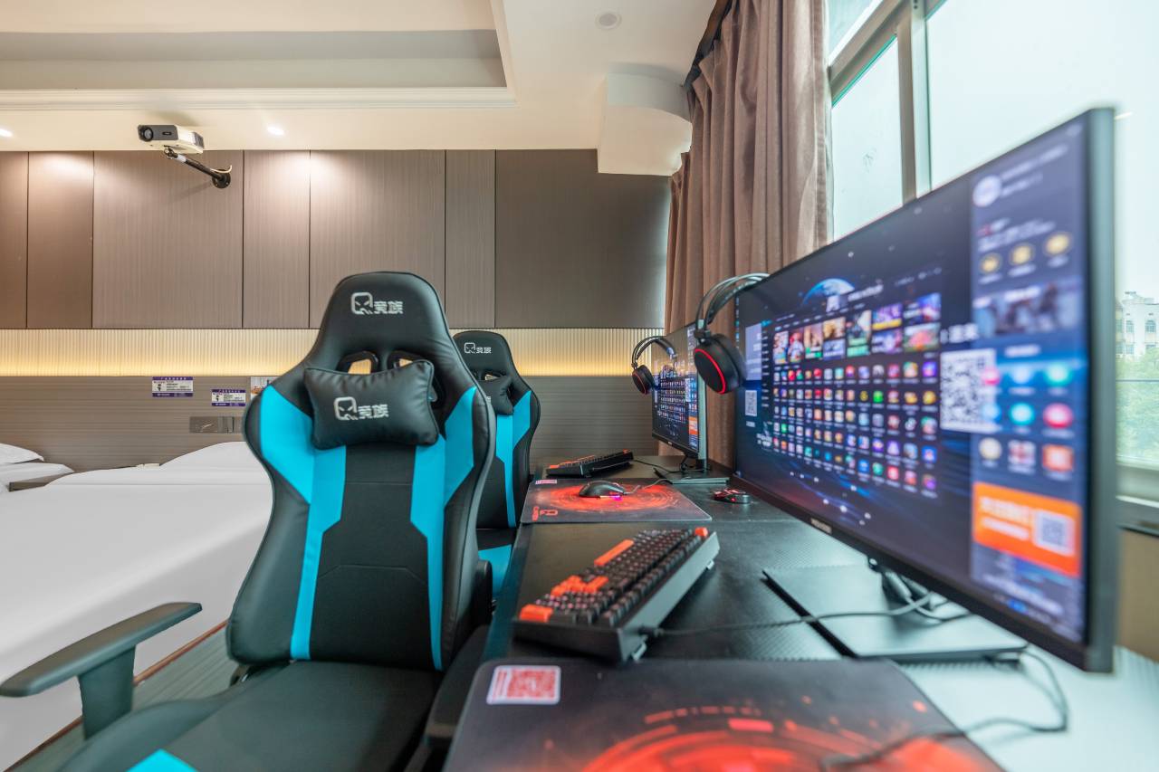 竞族电竞 上高银海购物广场店的电竞信息科技新地标